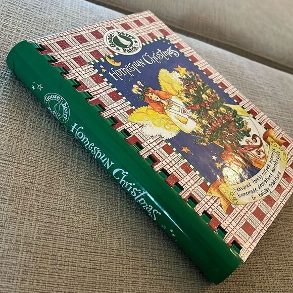 Gooseberry Patch Homespun Christmas Cookbook - Picture 4 of 4